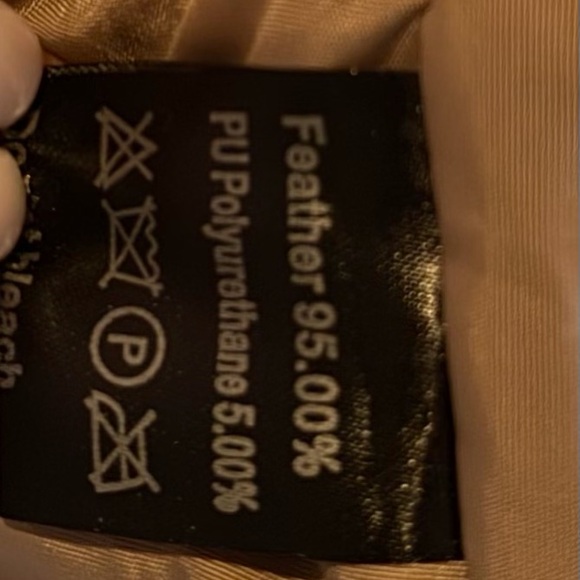 Luxurious Beige Fox Fur Coat - Picture 5 of 5